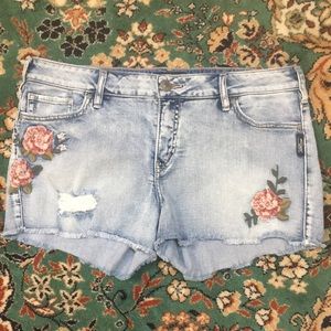 Silver Jeans Aiko Floral Embroidered Frayed Hem Jean Shorts size 31 L3